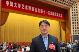 《凉凉》《武汉伢》作者谭旋获评副高职称：多了一份归属感与责任感图片