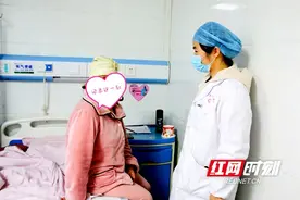 隆回：年轻孕妈厕所产子 医护接力抢救图片