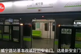 “长高”约36厘米，与车门联动开关更安全……2号线站台安全门无感“换新装”悄然升级图片