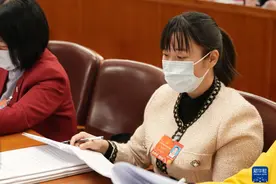 新华全媒＋丨两会·代表履职记：李先兰——为基层员工权益发声图片