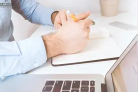 新媒体运营：白嫖、扯淡、奇怪……如此无聊，却能涨粉过百万？图片