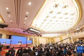 李克强：长江黄河不会倒流，中国对外开放的大门不会关上图片