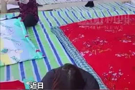母亲凌晨排队打棉花为女儿缝22床喜被，女儿：婚后拿一间房来存放图片