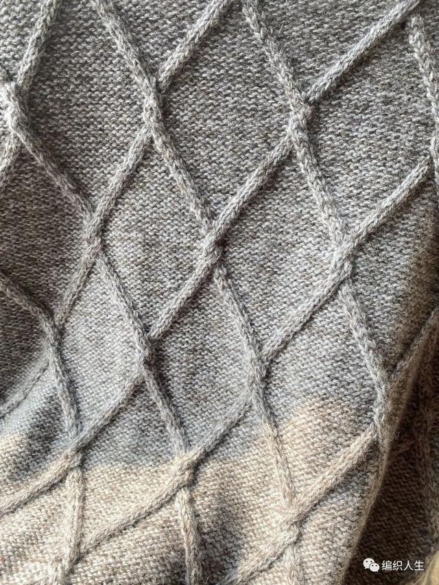 简洁又百搭的男士羊绒套头衫（有交织讲明）