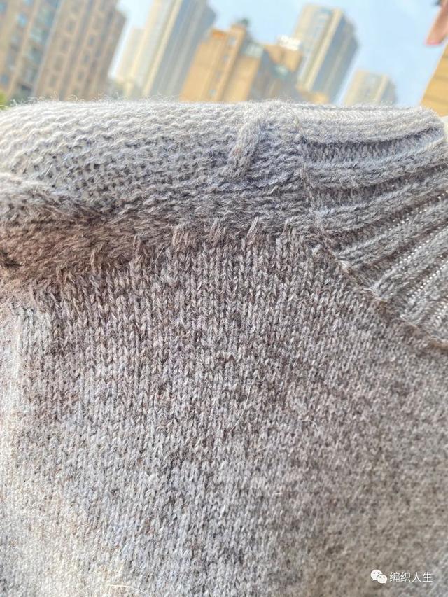 简洁又百搭的男士羊绒套头衫（有交织讲明）