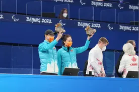 岳清爽亮嗓之后又“亮鞋”，决赛前将再唱《火苗》图片