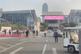 记者直击：广交会展馆参展人员完成核酸检测后陆续离开图片