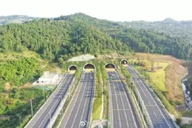 3月18日起，成都天府国际机场高速公路收取车辆通行费图片