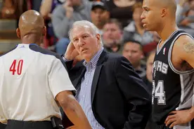 马刺2010：波波维奇拥抱小球时代图片