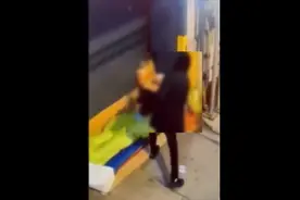曼哈顿街头流浪汉熟睡时被枪杀，纽约市长：无法想象这会发生在我们城市图片