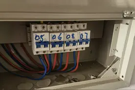 晨意帮忙丨群租房深夜直播，还配5个厕所，气得邻居拉电闸图片