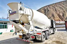 大罐搅拌车年检时 发现竟是非法改装车？图片