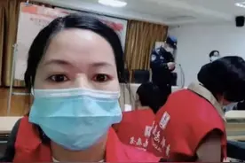 上海女骑手送餐遭遇小区突然封闭，就地当起志愿者：躺14天不是我风格 | 魔都暖事图片