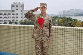 穿上军装，玉林小伙成为家族的21号图片