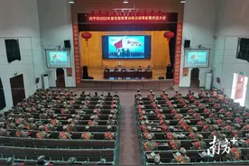 出征！梅州兴宁百余名新兵奔赴军营图片
