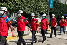 感人！退役老兵重回“战场”，响应号召加入防疫队伍图片