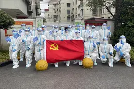 氧气罐急送重病患者家中，这群来自物业的防疫志愿者当好“管家”图片