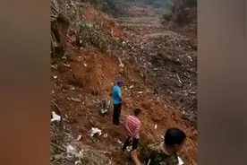 坠机地附近村民：公安消防已到达，现场拉警戒线视频封面