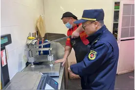 杭州一社区菜店凌晨五六点剁骨头，声响扰得居民无法安睡，怎么破？图片