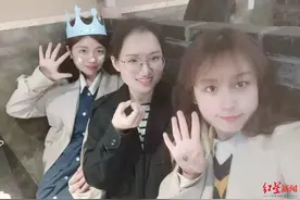 两人保研北大一人海外深造，成都“学霸姐妹花”走红 三姐妹既当学霸又当吃货图片