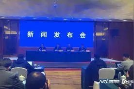 为何失事客机上有三名飞行员？东航：增设一观察员，符合要求图片