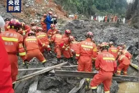 发现疑似飞机引擎构件、拉网式搜寻第二个黑匣子……现场最新消息汇总图片