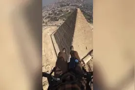 滑翔伞飞行员拍下自己近距离掠过金字塔顶端的惊险画面图片