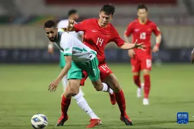 国足凭幸运点球1:1逼平沙特，除了拼劲，再无与对手抗衡资本图片
