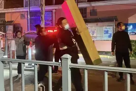 外卖小妹变身“大白”，快递小哥转型志愿者，青浦吹响物流企业参与防疫集结号图片