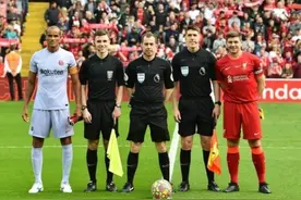 友谊赛-杰队和里瓦尔多进球 巴萨传奇2-1利物浦传奇图片