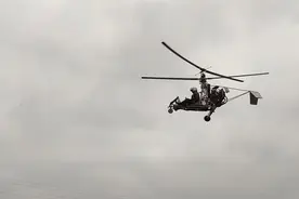 江苏一男子十年自制4架载人小飞机，试飞惊动警察图片