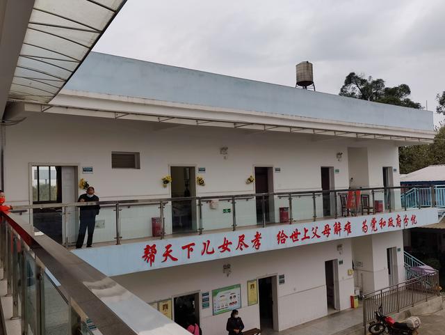 笑嘻嘻app下载地址（在忌讳死亡的乡镇）