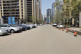 车位费一直涨，业主维权靠闹？律师：车位的民生属性需法律配套“撑腰”图片