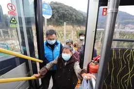 宁波60岁以上老人免费坐公交车？属误读图片
