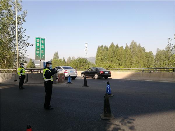 有困难我都在！昆明交警以服务优化展现“暖男”温情