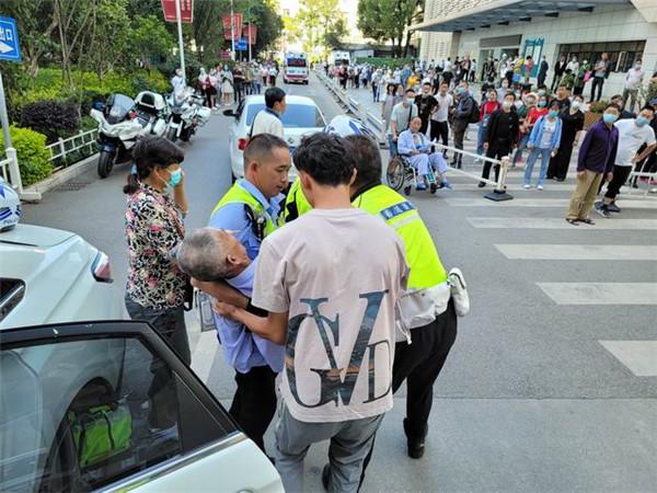有困难我都在！昆明交警以服务优化展现“暖男”温情