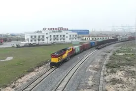 为生命开路！妇女车上突发脑溢血，桂林交警一路绿波护送就医图片