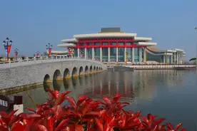 打造文化客厅，共享艺术之美——潜江曹禺大剧院五岁啦图片