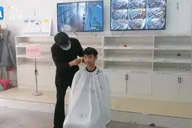 关爱从“头”做起 德州陵城一中一教师当起“理发师”图片