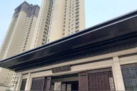 壹点帮办丨吾悦华府垃圾阻碍消防通道，物业：10天内清理图片