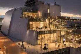 惠特尼双年展：63组艺术家跨越边界，“保持安静”图片