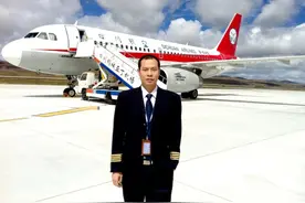 “英雄机长”刘传健，履新图片
