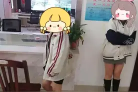什么情况？柳州两名女孩凌晨蜷缩街头瑟瑟发抖，一人还光着脚图片