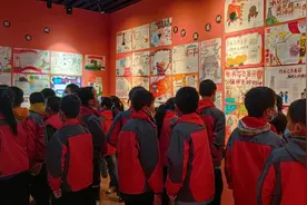 用手抄报缅怀陈毅元帅，乐至这所小学将红色资源融入到教学中图片