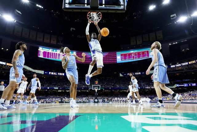 浪漫的遗憾！NCAA半决赛杜克惜败北卡，千胜教头结束42年坚守