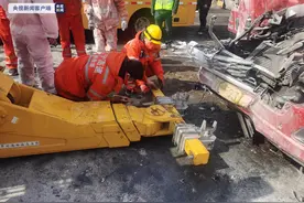 京沈高速锦州段恢复通车 抢通5个事故现场 营救6名被困人员图片