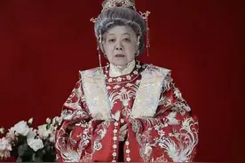 设计师孙女用汉服为奶奶盛装打扮，“想完成奶奶的婚服梦”图片