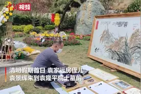 袁隆平墓前遗物：布鞋破洞不舍得扔，夫人把爱情泡在温水里保存......图片