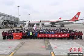 四川核酸检测和医疗队驰援吉林、上海图片