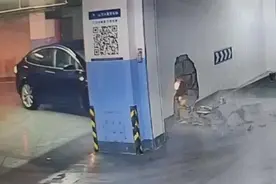 武汉一车主指特斯拉刹车失灵致地库行驶撞墙，特斯拉回应：车速过快，与质量无关图片